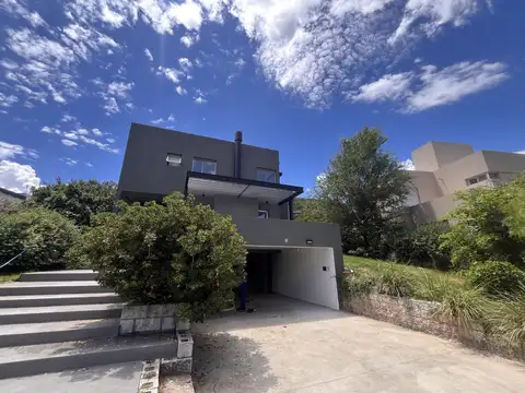 ¡Venta! Casa en La Cuesta ¡Terreno 100% plano! ¡Con increíbles vistas!