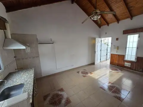 Depto Tipo Casa 2 ambientes con 1 baño