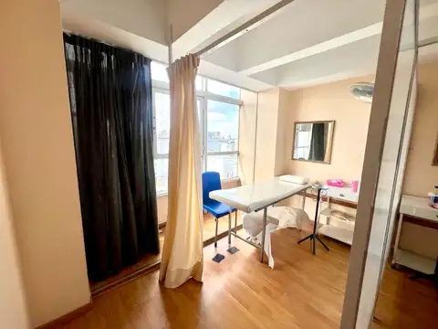 Oficina 6 ambientes con 2 baños