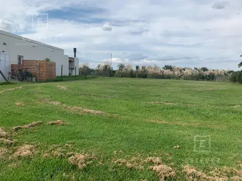 El Canton Norte Laguna al 600. Escobar