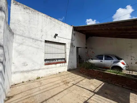 Casa 6 ambientes con 2 baños