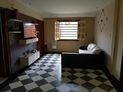 Casa en Venta con 4 cocheras