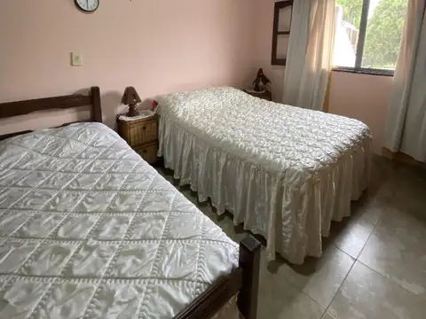 Casa 5 ambientes con 4 baños
