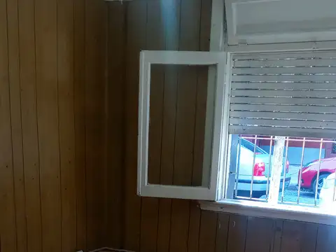 MERCEDES 200, Piso pb