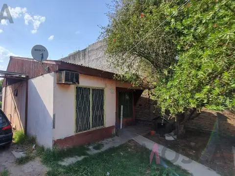 vendo en Moreno casita a refaccionar