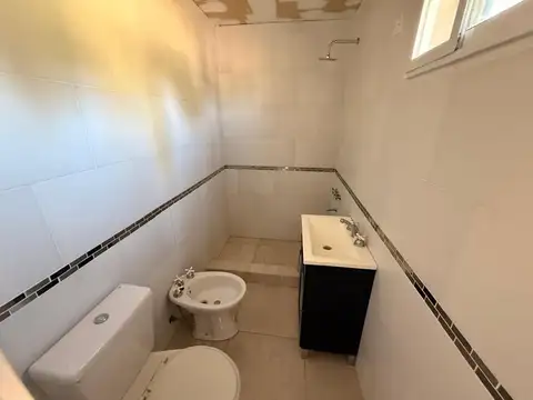 Casa 2 ambientes con 1 baño