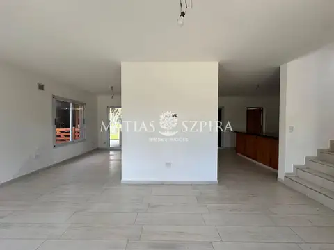 Casa 4 ambientes con 3 baños