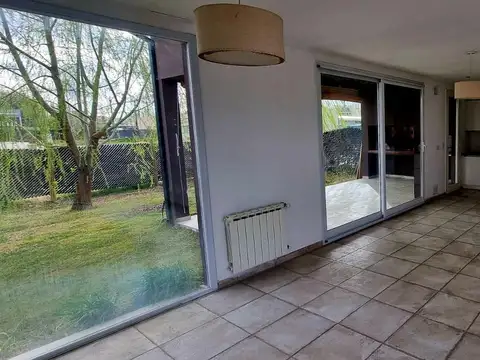 Casa 5 ambientes con 3 baños