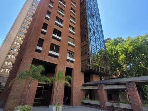 Piso de Categoria, 2 Cocheras cubiertas, 3 dorm, esc