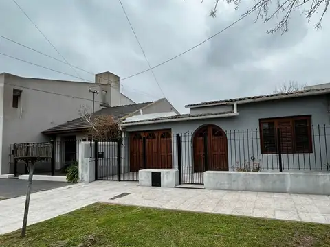 CASA 2 DORMITORIOS EN VENTA EN DOLORES CON GARAGE
