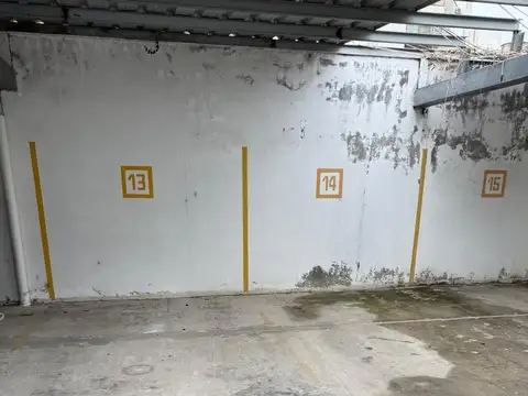 CINCO COCHERAS EN VENTA EN SUIPACHA 2900