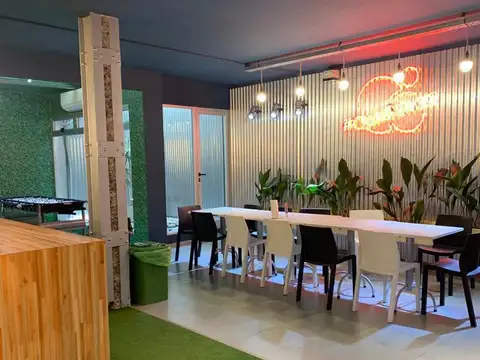 Oficina 25 ambientes con 6 baños