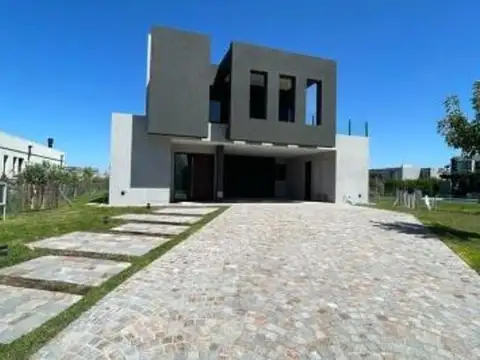 Terralagos, Canning