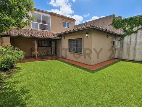 Venta PH 3 Ambientes Luis Guillón Planta Baja al Frente + Cochera + Jardín Lote 250m2