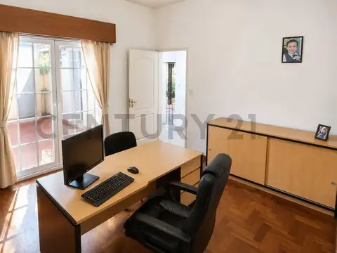 Venta PH 3 Ambientes Luis Guillón Planta Baja al Frente + Cochera + Jardín Lote 250m2