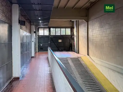 Oficina en Alquiler con 1 cochera