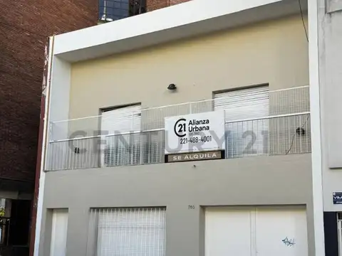 Alquilo casa en el centro de la ciudad