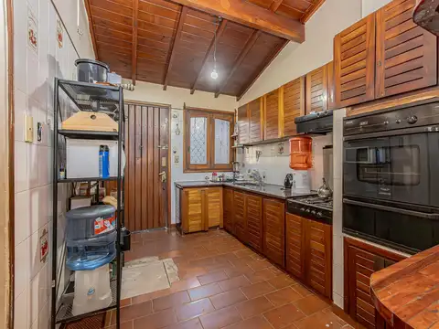 Casa 5 ambientes con 2 baños