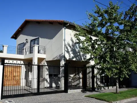 Venta hermosa casa en amplio lote