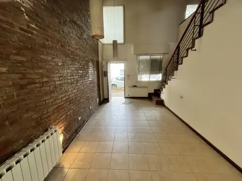 Casa 2/3 Dormitorios  en dos  plantas - Equipada- Patio - Cochera - Saavedra 1200- Apta Credito...