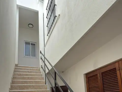 DUPLEX EN VENTA 2 dormitorios 3 baños + 1 ambiente apto para local comercial