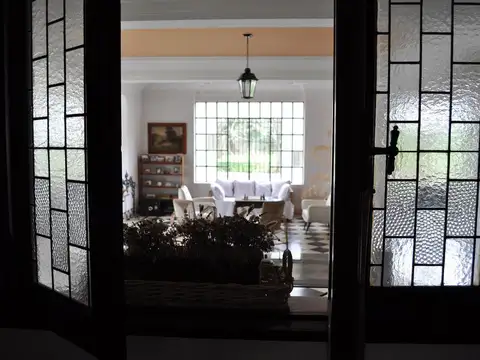 Casa 12 ambientes con 5 baños