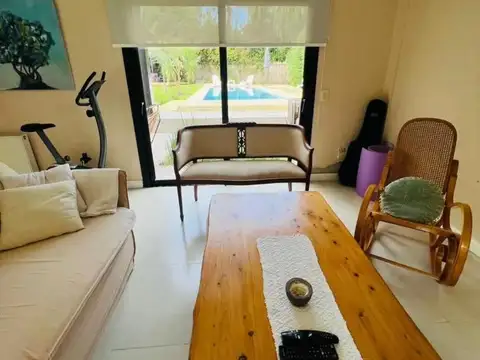 Hermosa Casa En Barrio Altos De Manzanares