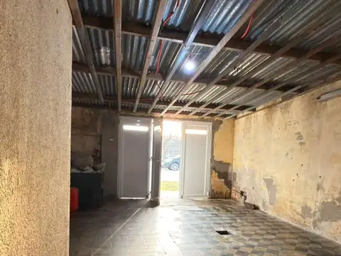 Casa 7 ambientes con 1 baño
