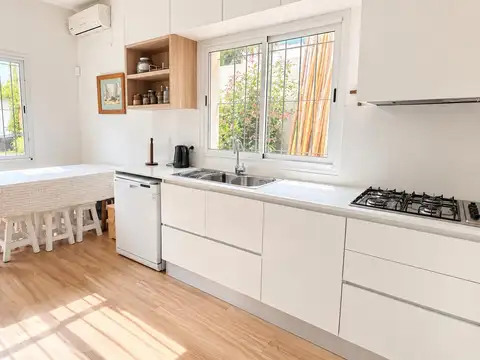 Casa 6 ambientes con 2 baños