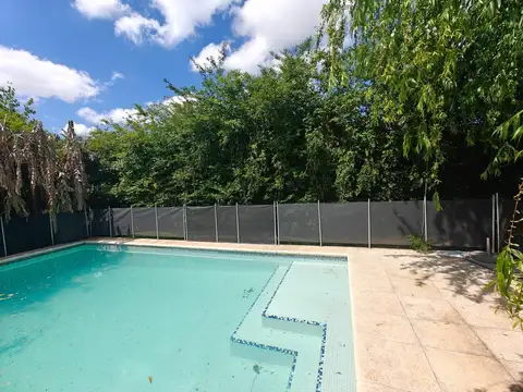 Casa con pileta en Santa Guadalupe Pilar del Este