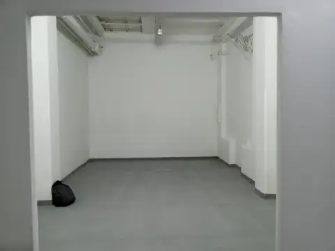 94 m2 de oficina/depósito/showroom a una cuadra de Plaza de Mayo