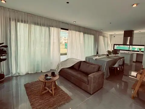Venta Casa 4 Ambientes Terralagos con Piscina