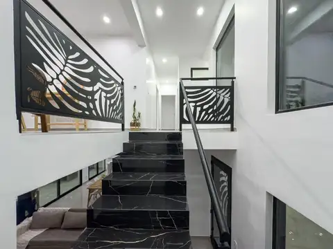 Casa en Venta con 3 cocheras