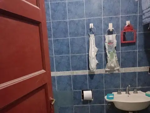 VENTA DE CASA EN LOTE PROPIO DE TRES AMB, ZONA J. L. SUAREZ