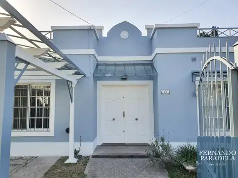 Casa en venta de 3 dormitorios c/ cochera en Villa Gobernador Udaondo