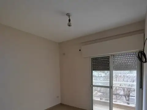 BROWN 500, Piso 2
