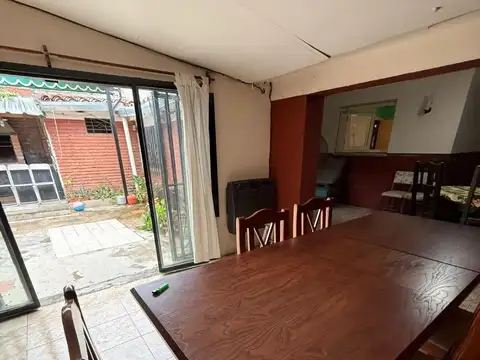 Casa 4 ambientes con 2 baños