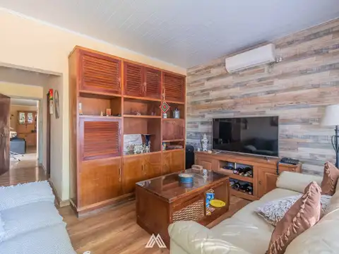 Venta de casa con 3 dormitorios en Pando centro