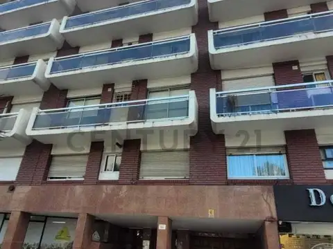 Av. Independencia 900, Piso 1