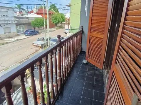 VENTA DUPLEX 4 AMB. COCHERA Y BALCON  L.MIRADOR