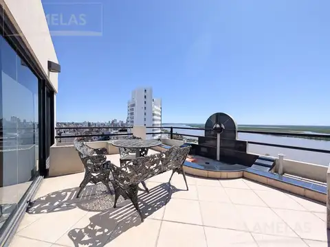 Excepcional departamento vista franca a río, 5 dormitorios - Venta