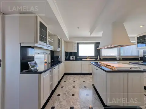 Departamento 17 ambientes con 10 baños