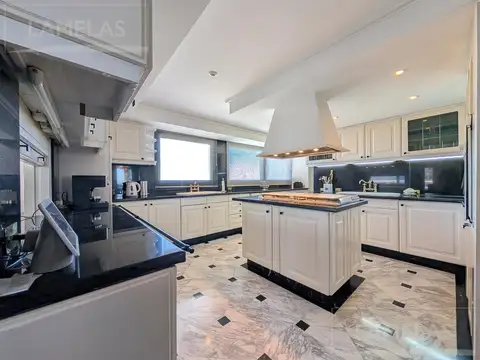 Departamento en Venta con 4 cocheras