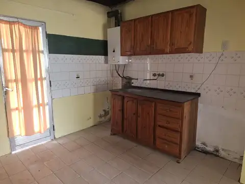 SE VENDE CASA EN VILLA ELISA ( LOTE EN ESQUINA )