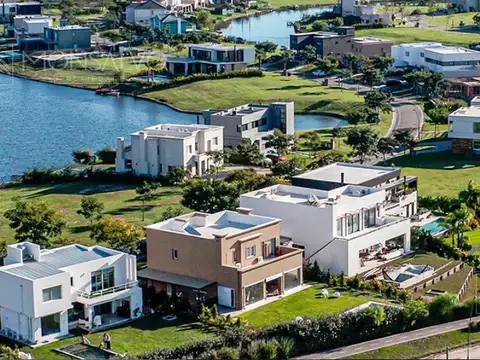 PUERTOS- BARRIO AMARRAS