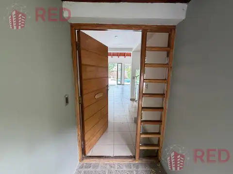 Casa 7 ambientes con 2 baños