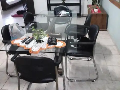 Casa 7 ambientes con 2 baños