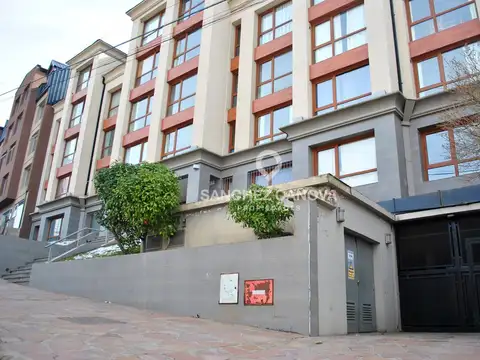 Cochera en venta dentro del edificio TERRAZAS lll Ubicado en un punto intermedio de excelente entorno residencial