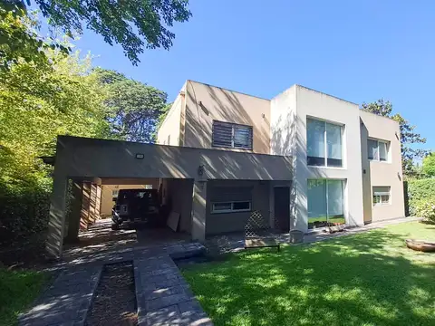 Parque Leloir - Estilo Minimalista - 4 Dormitorios - Jardín