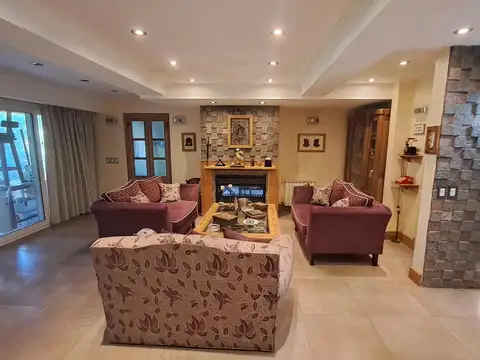 Parque Leloir - Estilo Minimalista - 4 Dormitorios - Jardín